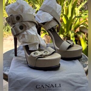 Vera wang lavender strappy platform sandal heels